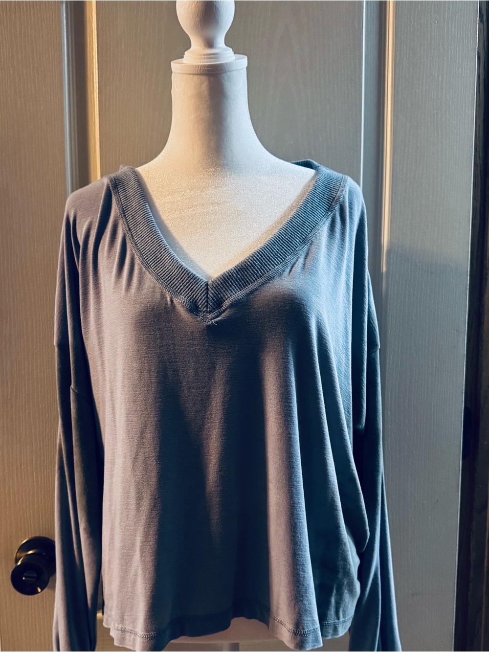 POL Women’s Relaxed V-Neck Long Sleeve Top - Slate Blue